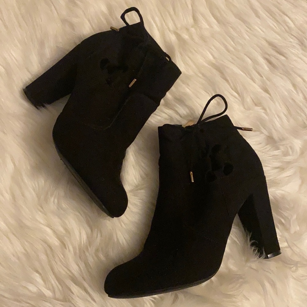 Cute BAMBOO Black ankle boots! 🖤